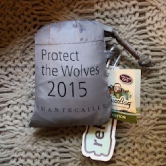 *HOST PICK* ChicoBag Protect the Wolves Chantecaille rePETe Bag *NEW* - Picture 8 of 8